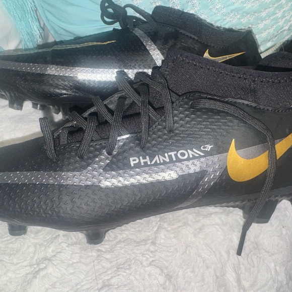 Nike Phantom GT Black and Gold Athletic Shoes - Picture 4 of 4